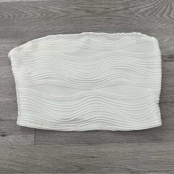 NWOT SHEIN White textured cropped tube top size small - Picture 1 of 3